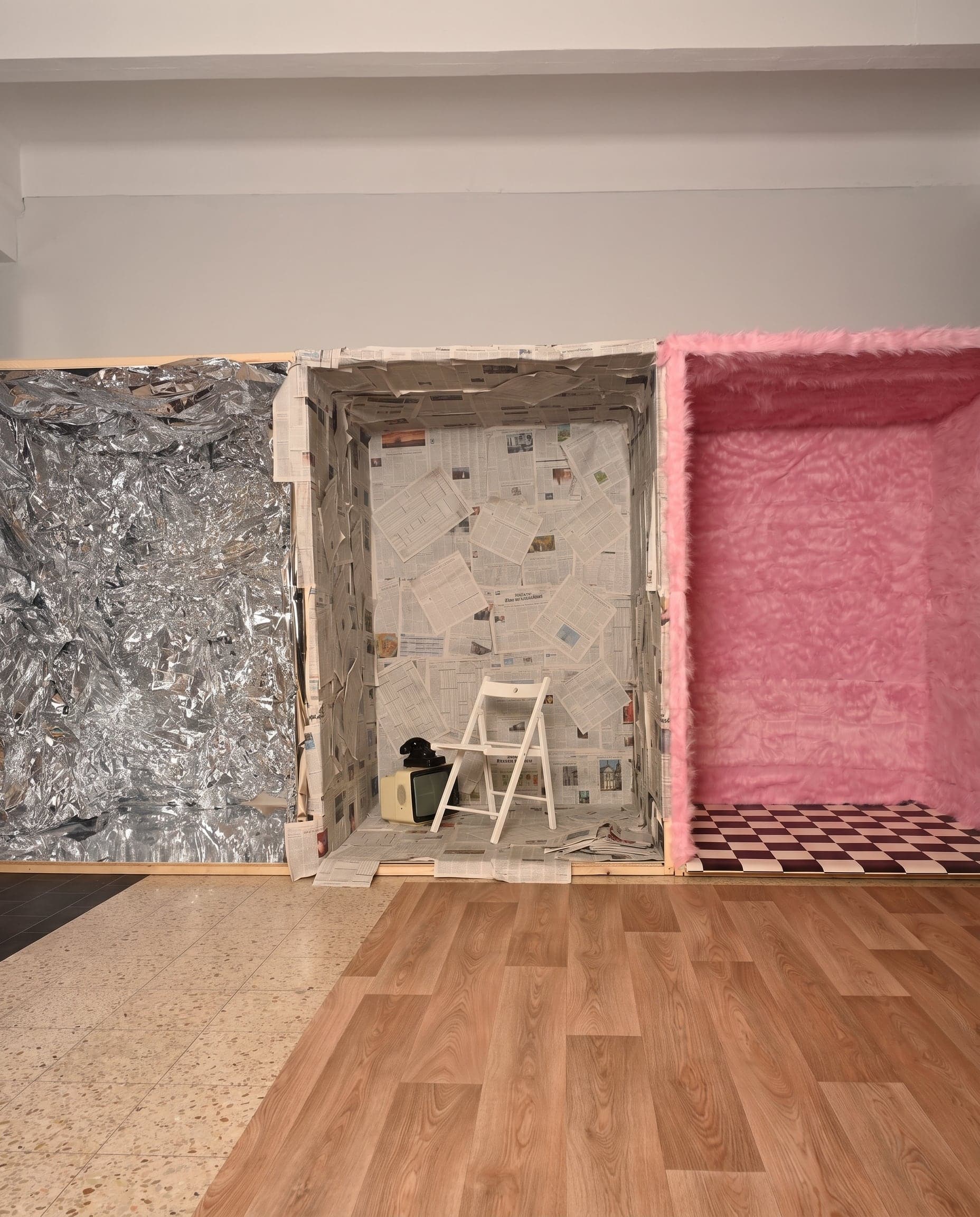 Creative-Pop-Set mit Silber-, Zeitungs- und Rosa-Kabine